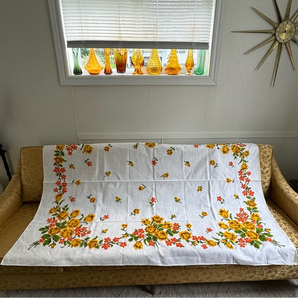 Vintage Floral Rectangular Linen Tablecloth - Picture 1 of 9
